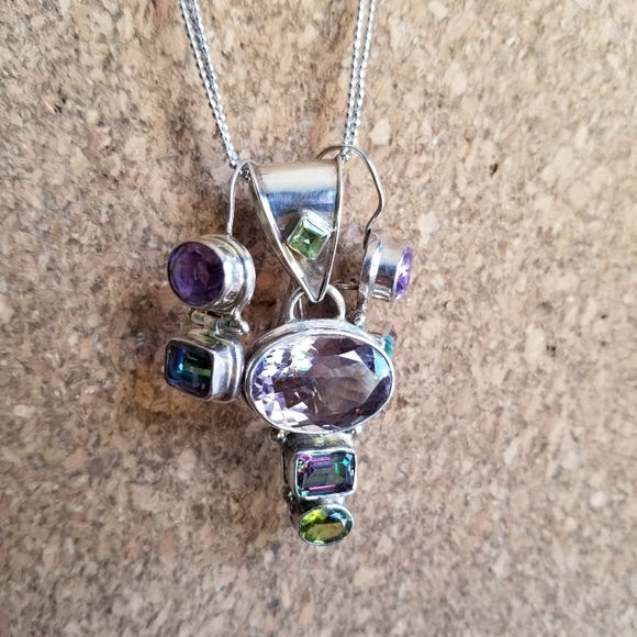 Pendant and Earring set 🤩 - Picture 4 of 6